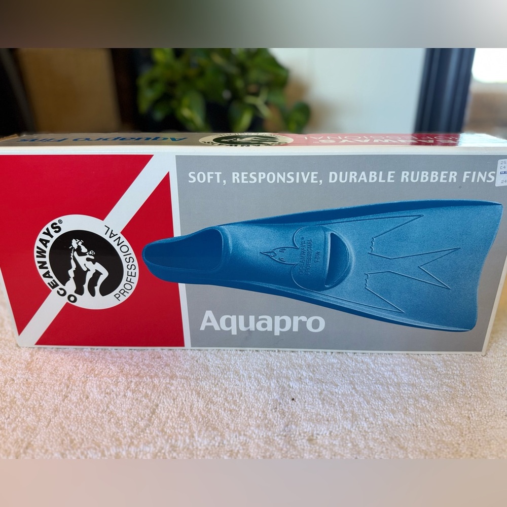Aqua Men's (or Unisex) Blue Rubber Swim Fins - New in Box w/Tags!